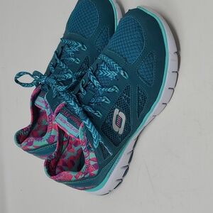 Skechers Women's 7.5 Relaxed Fit Memory Foam Sneakers